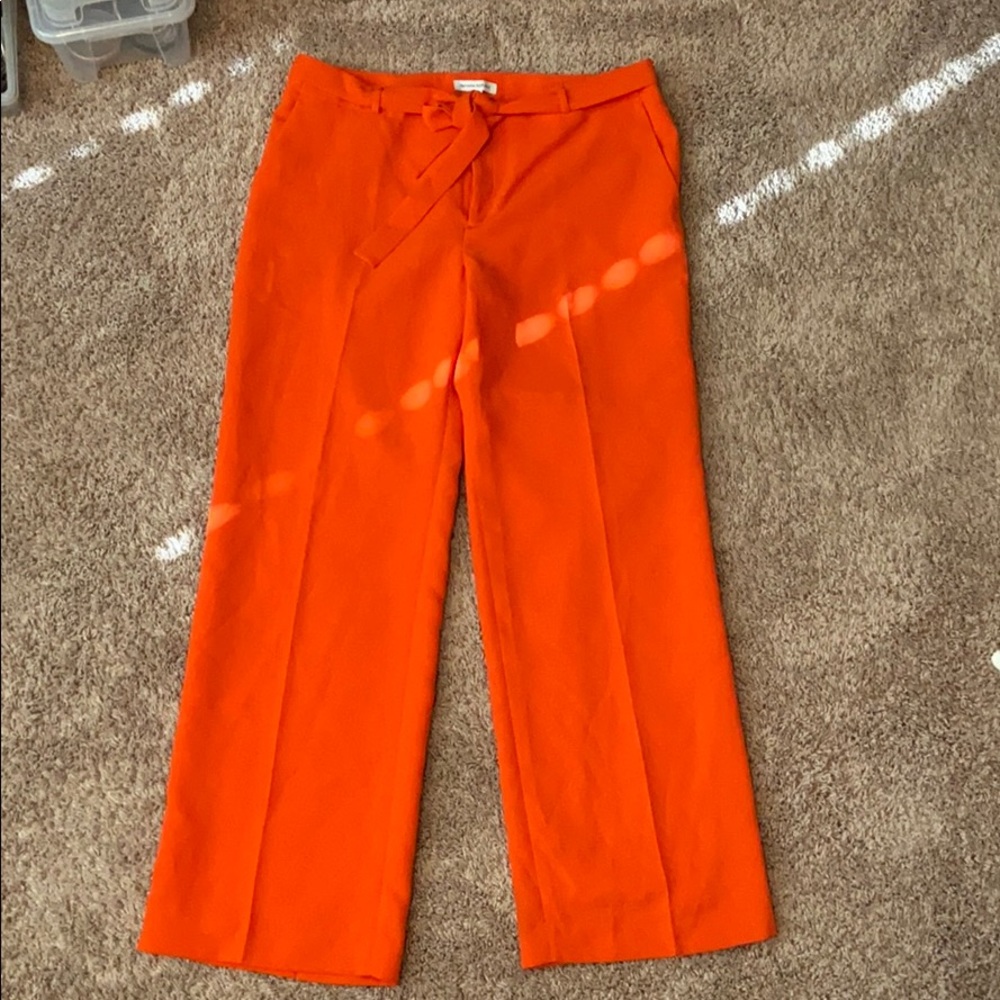 Wide-leg belted trousers. Banana Republic.